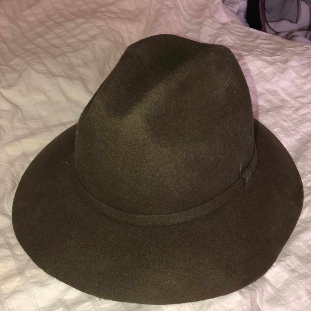 Zara olive green hat. NWT.